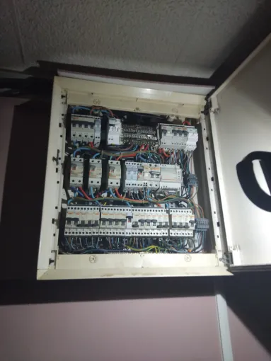 Remise aux normes électrique complète dans un restaurant à Saint-Denis 974, Saint-André, Elec Connexion