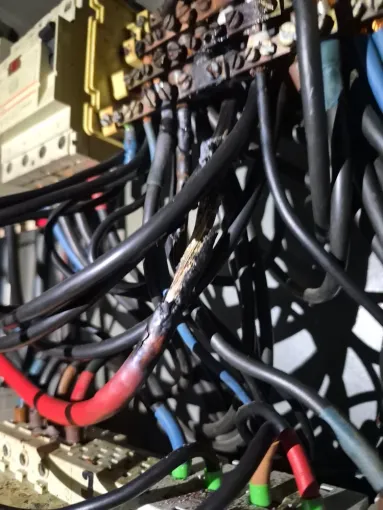 Dépannage après câble brûlé, Saint-André, Elec Connexion