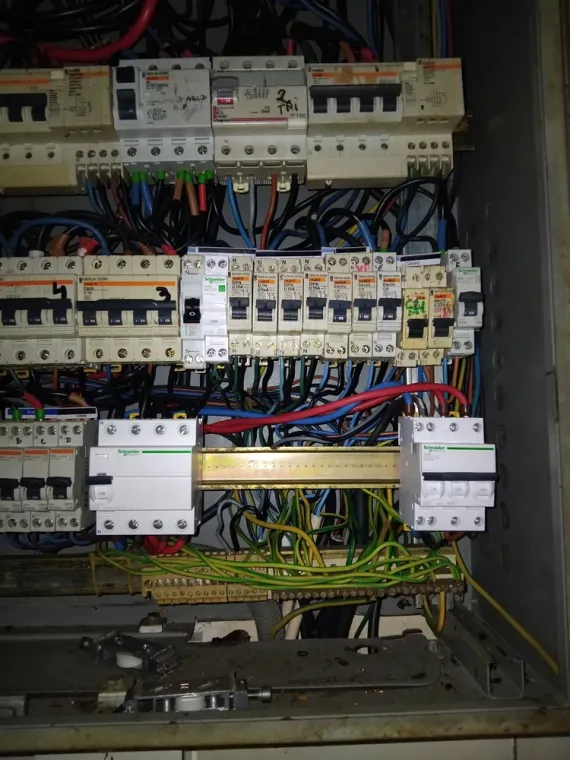Dépannage prise triphasé, Saint-André, Elec Connexion
