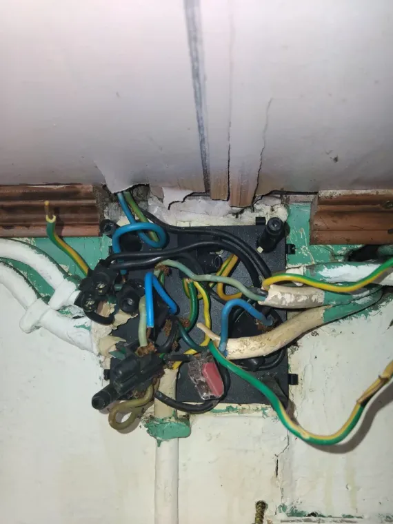 Remise au normes électriques habitation, Saint-André, Elec Connexion